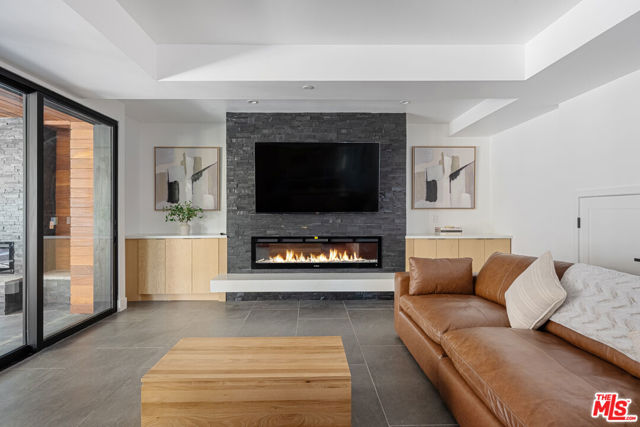 42421 Evergreen Drive, Big Bear CA: https://media.crmls.org/mediaz/e3bcc469-8ae8-4d3d-a648-032988cdba90.jpg