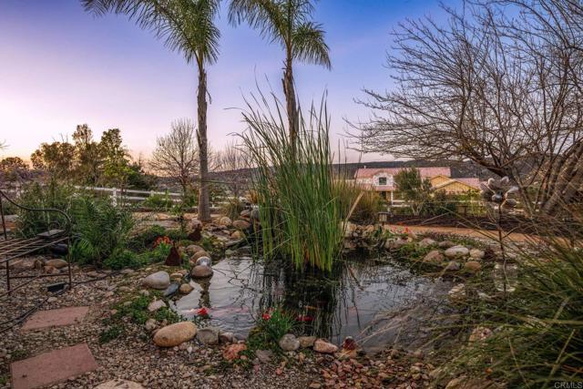 15636 Sage Hill Drive, Ramona CA: https://media.crmls.org/mediaz/e3bcf3c5-144c-444f-a5fd-2bd7a0fafb86.jpg