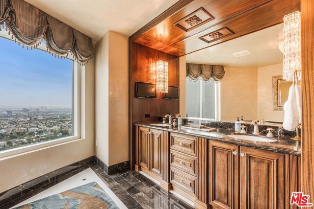 1 W Century Drive, Los Angeles CA: https://media.crmls.org/mediaz/e3bd2ae4-c2b2-472a-a538-aeb0a381a66e.jpg