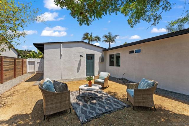 4316 Clairemont Dr, San Diego CA: https://media.crmls.org/mediaz/e3bdb997-5fda-4a93-9da5-9a33779e194f.jpg