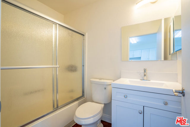 820 S St Andrews Place, Los Angeles CA: https://media.crmls.org/mediaz/e3bdc6d2-6396-49c6-9d6f-fc66bf39e90d.jpg
