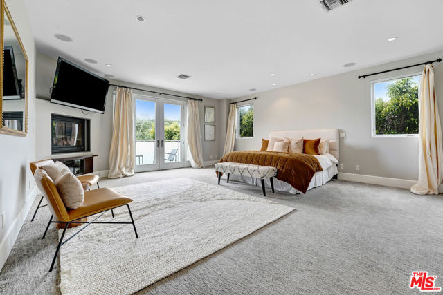 841 N Crescent Heights Boulevard, Los Angeles CA: https://media.crmls.org/mediaz/e3be2a4e-3e6e-44d1-b183-bdd4278a50f0.jpg