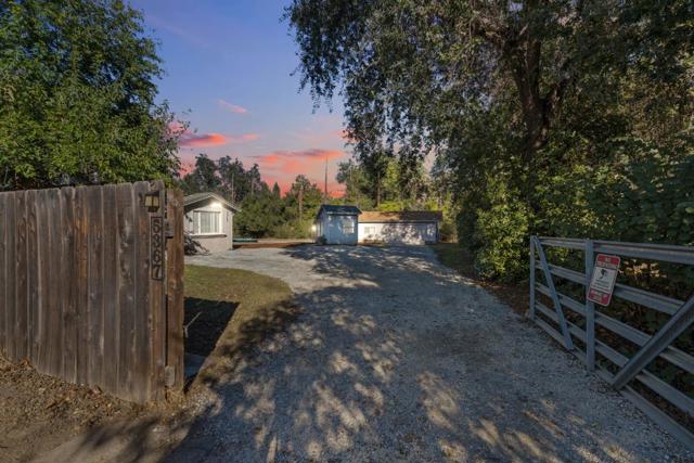 5367 Rosswood Lane, Redding CA: https://media.crmls.org/mediaz/e3be6cdf-c8eb-45c3-9f9f-0a7a816995b4.jpg