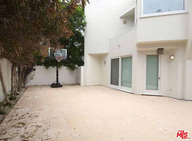 269 N Bundy Drive, Los Angeles CA: https://media.crmls.org/mediaz/e3be9d50-3d21-4ce3-860b-13e465fa1ffb.jpg