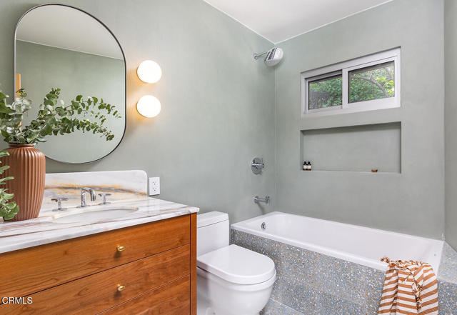 808 Inverness Drive, La Canada Flintridge CA: https://media.crmls.org/mediaz/e3bf1e68-0854-4cd5-992e-4a1f83ddf1e7.jpg