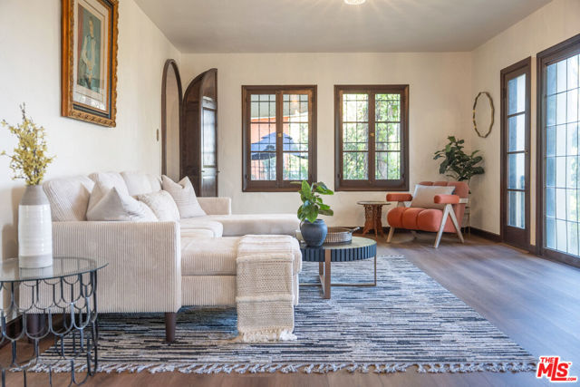 6655 Emmet Terrace, Los Angeles CA: https://media.crmls.org/mediaz/e3bf46c6-fa51-4a85-a9eb-9d9528ed3232.jpg