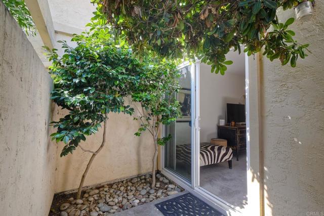 6548 Camino del Parque, Carlsbad CA: https://media.crmls.org/mediaz/e3bf7286-f20c-4f52-8cdf-032b69af0ab6.jpg