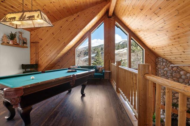 1351 Balsam Drive, Big Bear CA: https://media.crmls.org/mediaz/e3c0a6f2-be92-4f9e-972e-b5c680847466.jpg
