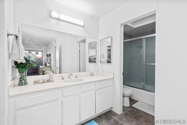 4145 Porte De Merano, San Diego CA: https://media.crmls.org/mediaz/e3c0a927-a5c0-46f1-894a-354a45f5691d.jpg