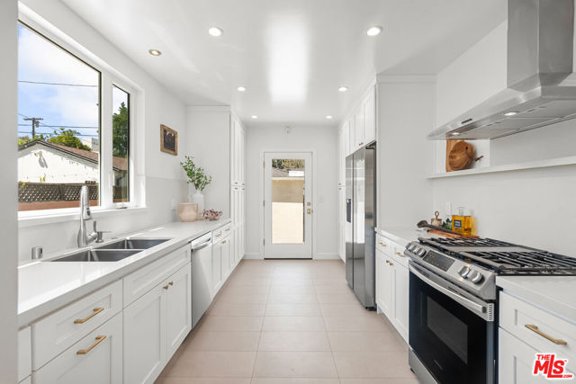 10531 Woodbridge Street, Toluca Lake CA: https://media.crmls.org/mediaz/e3c0ce9f-544f-4f16-8654-09fc99321ea0.jpg