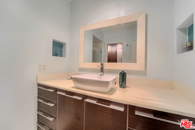 910 S HOLT Avenue, Los Angeles CA: https://media.crmls.org/mediaz/e3c16ccb-28b4-457b-a63f-4da46bdf513f.jpg