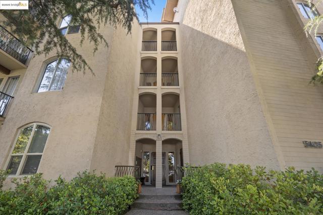 5405 Carlton St, Oakland CA: https://media.crmls.org/mediaz/e3c1a8a0-3445-4066-9dbf-45c0a1188008.jpg
