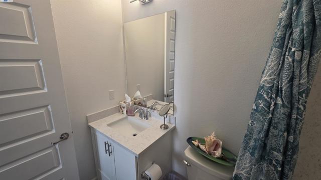 4709 Iron Bird Dr, Folsom CA: https://media.crmls.org/mediaz/e3c1d0ab-41b7-4d86-bf3c-e5418ebe53c6.jpg