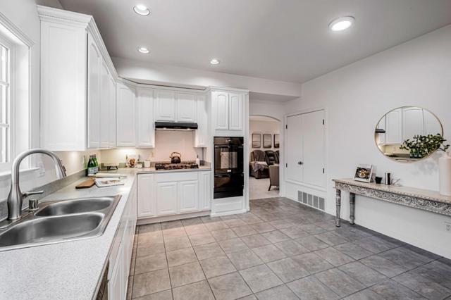 1740 47th Avenue, Capitola CA: https://media.crmls.org/mediaz/e3c334e1-1569-4635-8e73-cb832552b814.jpg