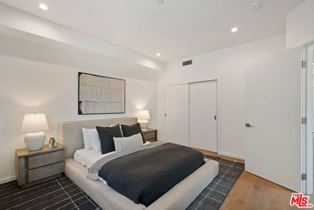 12614 Venice Boulevard, Los Angeles CA: https://media.crmls.org/mediaz/e3c355a7-0333-44e6-91a4-6b0c30c25962.jpg
