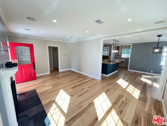 2851 Fairmount Avenue, La Crescenta CA: https://media.crmls.org/mediaz/e3c3b937-f23b-4675-9eac-6b332ec7c7f2.jpg