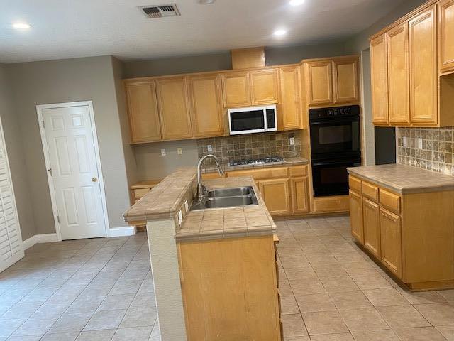 346 Vasconcellos Avenue, Manteca CA: https://media.crmls.org/mediaz/e3c3c866-d7bb-49e1-9959-36abed5d8944.jpg