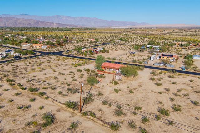 2720 22 Frying Pan Road, Borrego Springs CA: https://media.crmls.org/mediaz/e3c49a60-ea05-48e6-be0f-3b5e6fc0f8e7.jpg
