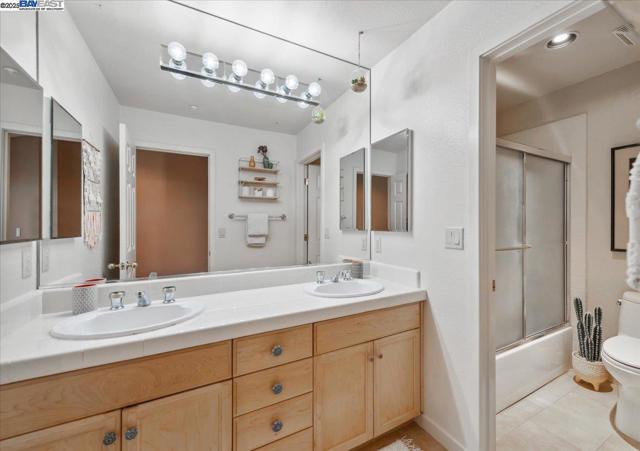 3761 SMALLWOOD COURT, Pleasanton CA: https://media.crmls.org/mediaz/e3c4bc9a-d647-4633-b116-3ac02168eb46.jpg