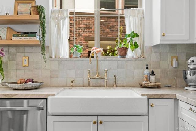 Detail Gallery Image 27 of 69 For 1763 Laurelwood Way, Oceanside,  CA 92057 - 3 Beds | 2/1 Baths