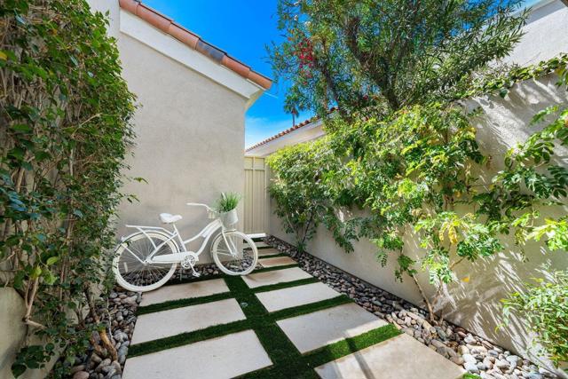 502 Desert Holly Drive, Palm Desert CA: https://media.crmls.org/mediaz/e3c588b4-3b7f-4578-81ce-76bbfb2dfdea.jpg