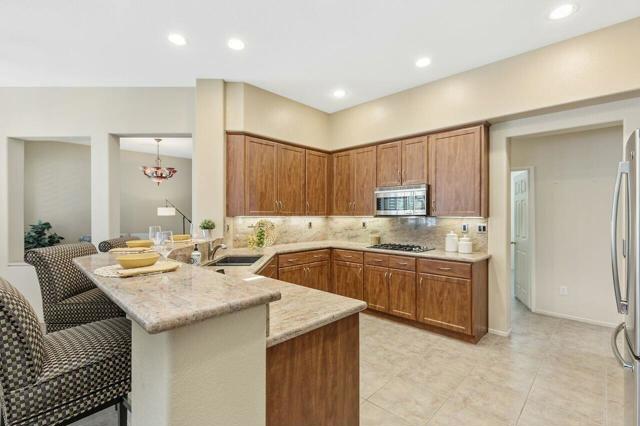 63 San Marino Circle, Rancho Mirage CA: https://media.crmls.org/mediaz/e3c5d000-01de-43c7-8bf6-f0c73925372b.jpg