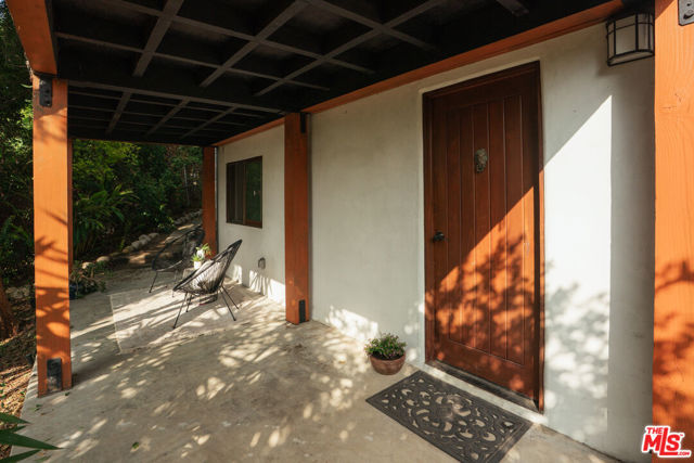 4559 E Rose Hill Drive, Los Angeles CA: https://media.crmls.org/mediaz/e3c807e3-8e9f-47c4-a67a-ac1b380190a9.jpg
