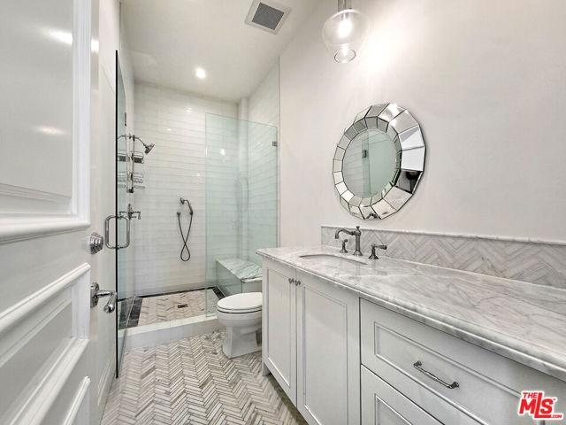 3815 Valley Meadow Road, Encino CA: https://media.crmls.org/mediaz/e3c8a561-9a14-42b7-9e69-8d26c8d89715.jpg