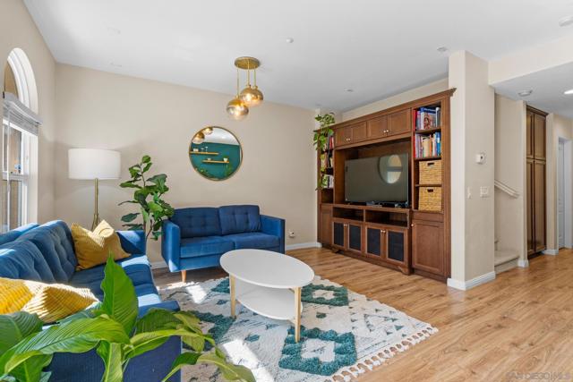 17071 Calle Trevino, San Diego CA: https://media.crmls.org/mediaz/e3c8ab58-1948-40b7-991f-ec7bf9c5cefb.jpg