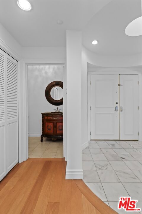 121 N Almont Drive, Beverly Hills CA: https://media.crmls.org/mediaz/e3c961e7-5f8c-4a1c-b620-a1f643d54998.jpg