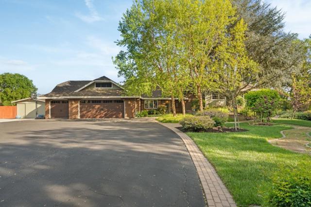 9900 Walter Welsher Court, Gilroy CA: https://media.crmls.org/mediaz/e3c99707-3c0a-41e7-bc5b-e4399d2a32fd.jpg