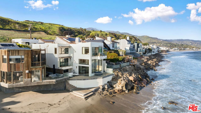 24146 Malibu Road, Malibu CA: https://media.crmls.org/mediaz/e3c9bc61-658f-47eb-b674-5a377b858006.jpg