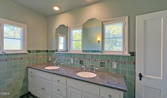 Detail Gallery Image 12 of 15 For 400 S Meridith Ave, Pasadena,  CA 91106 - 4 Beds | 2 Baths