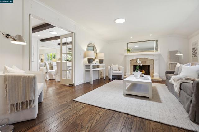 51 Ivy Dr, Orinda CA: https://media.crmls.org/mediaz/e3c9ceff-a42b-4904-b309-db4a5b832063.jpg