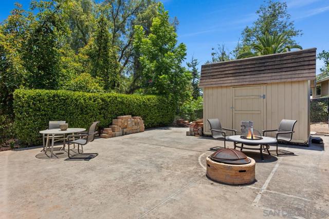 14210 Tierra Bonita Road, Poway CA: https://media.crmls.org/mediaz/e3ca53be-2aef-4b2d-a252-50f7c9135317.jpg