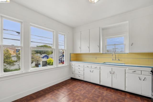 1718 Bancroft Way, Berkeley CA: https://media.crmls.org/mediaz/e3cacc16-5d1c-4d1e-9d4a-9821274c6294.jpg