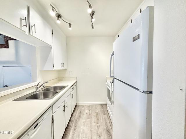 Detail Gallery Image 3 of 28 For 250 E Surfside Dr, Port Hueneme,  CA 93041 - 2 Beds | 1/1 Baths