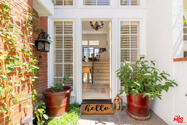 12555 The Vista, Los Angeles CA: https://media.crmls.org/mediaz/e3cb3a83-b2ff-485c-b3d5-f966098ddd0e.jpg