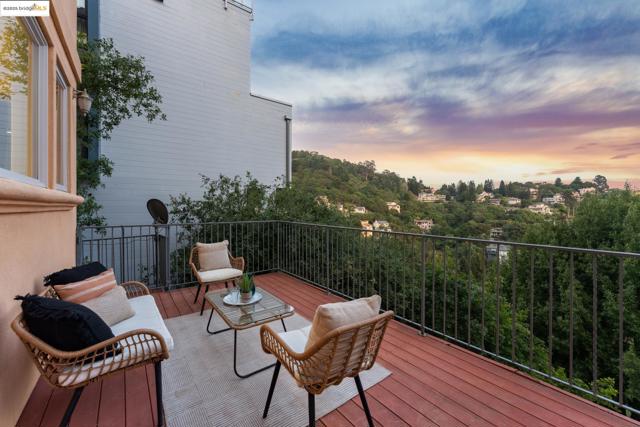 530 Gravatt Dr, Berkeley CA: https://media.crmls.org/mediaz/e3cb695e-45ff-4776-aaea-fd8df912989c.jpg