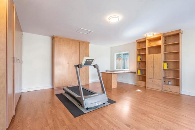 560 6th Avenue, Menlo Park CA: https://media.crmls.org/mediaz/e3cbbff5-17c6-4e92-8d94-eeb908bebda2.jpg