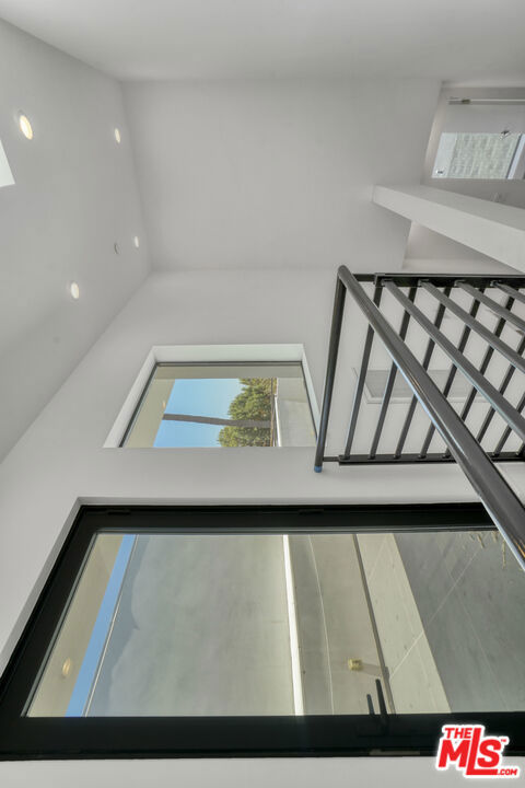 1445 1/4 N Martel Avenue, Los Angeles CA: https://media.crmls.org/mediaz/e3cbeaec-43da-485b-9082-c34289261cb9.jpg