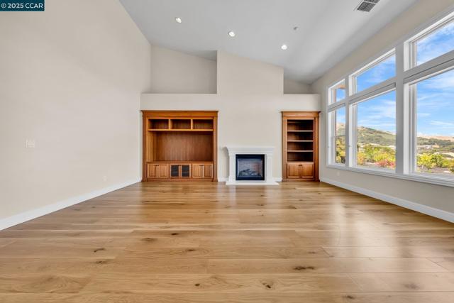 3322 Ashbourne Cir, San Ramon CA: https://media.crmls.org/mediaz/e3cc0443-b7ad-46c2-8acc-7a0871548c92.jpg