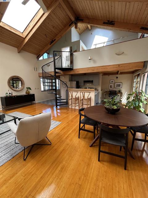 2120 6th St, Berkeley CA: https://media.crmls.org/mediaz/e3cc7059-2f1f-49e5-be39-c185123dace9.jpg