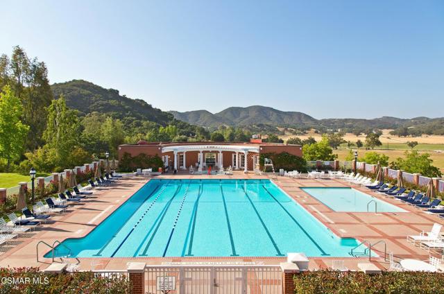 2366 Heatherbank Court, Lake Sherwood CA: https://media.crmls.org/mediaz/e3cc927c-0c1e-4086-8f49-32c85f045797.jpg