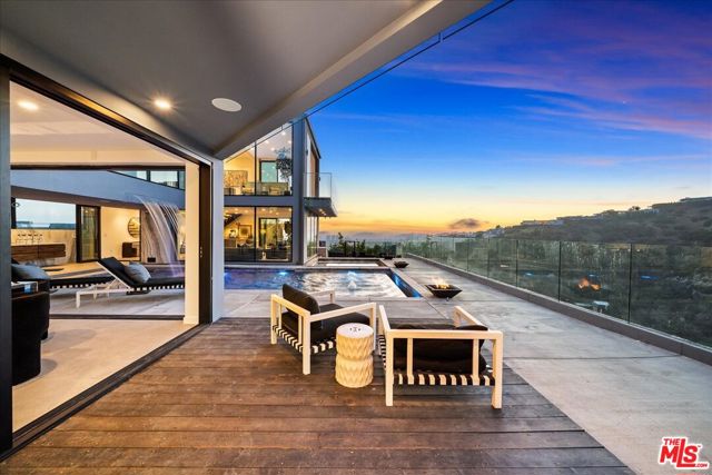 1565 Haslam Terrace, Los Angeles CA: https://media.crmls.org/mediaz/e3ccdfa8-1d38-442f-8e5a-1873980fe3b7.jpg