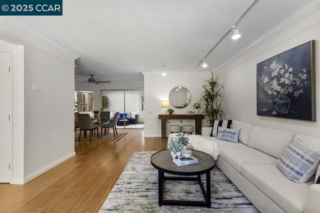 1833 Skycrest Dr, Walnut Creek CA: https://media.crmls.org/mediaz/e3cceba6-1571-4544-ad97-0c2a3673ed54.jpg