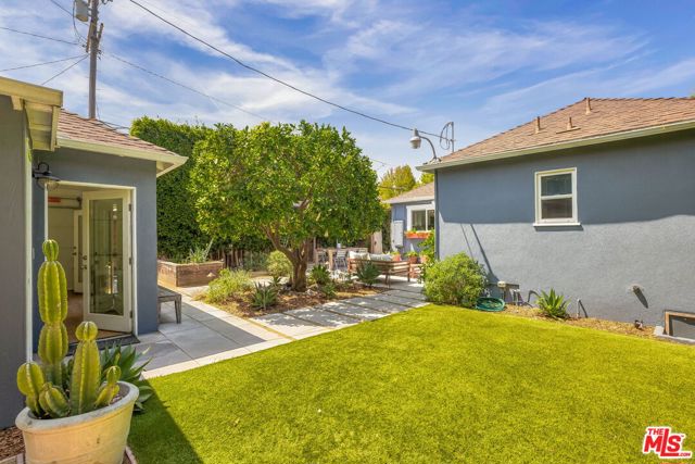 2590 Armacost Avenue, Los Angeles CA: https://media.crmls.org/mediaz/e3cd42c1-6999-4244-af94-0ceddd5d7941.jpg