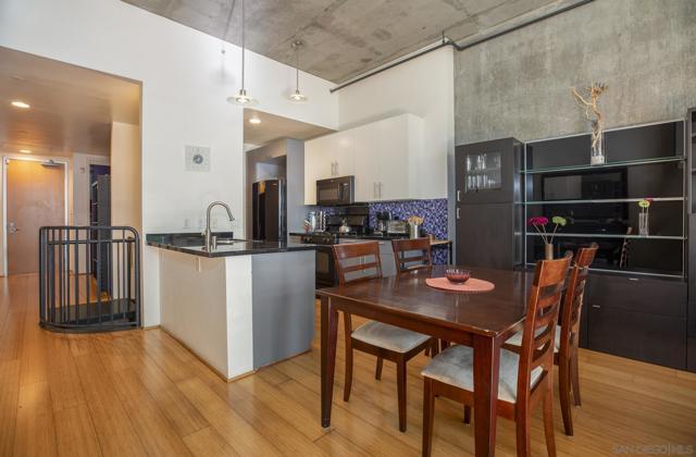 1025 Island Ave, San Diego CA: https://media.crmls.org/mediaz/e3cdb04b-d8e1-47e4-9a21-8b45afac8a00.jpg