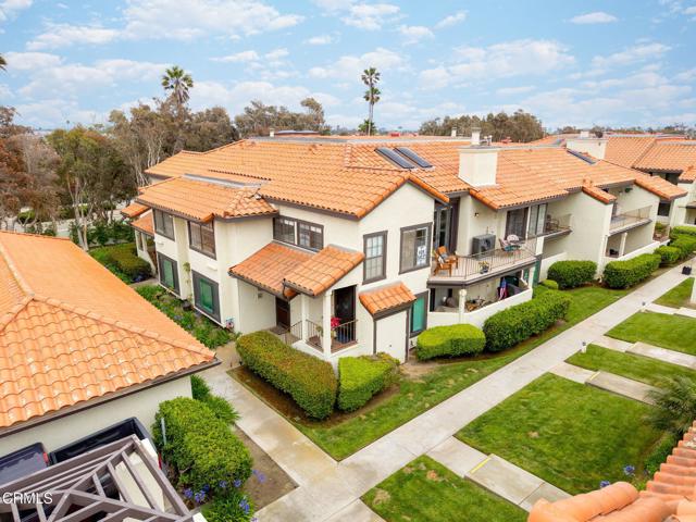 2206 Martinique Lane, Oxnard CA: https://media.crmls.org/mediaz/e3cdc64a-3e37-4e78-bcca-5b7898a50c82.jpg