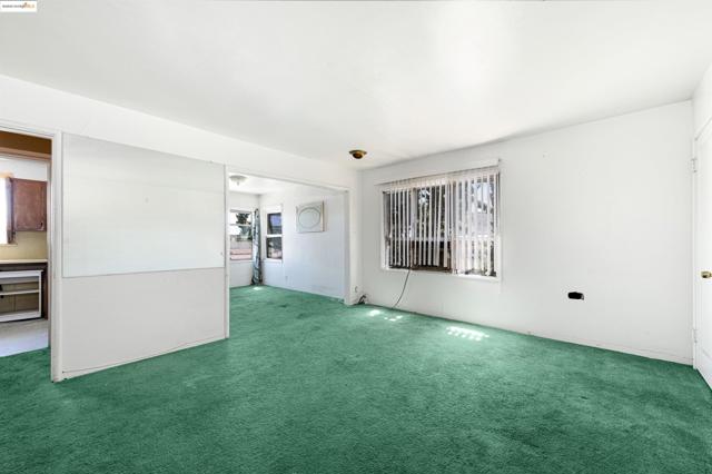 1427 65Th Ave, Oakland CA: https://media.crmls.org/mediaz/e3cdf969-793f-42cb-b4d3-1c99096bdea5.jpg